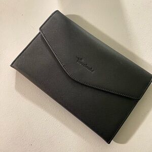 Trifold black wallet